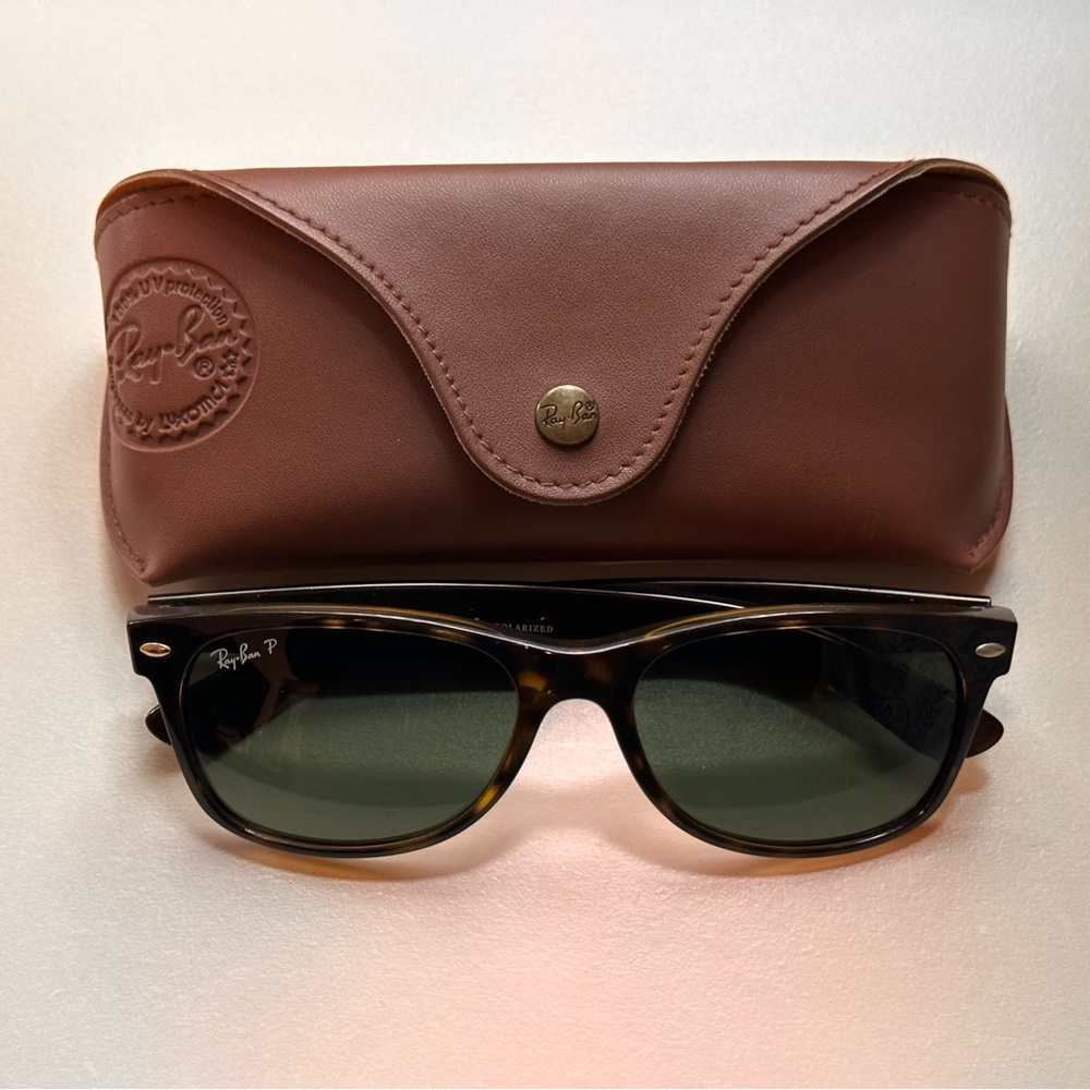 Ray-Ban Wayfarer Classic Sunglasses. Tortoise Frame.